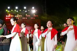 Người đứng sau những khoảnh khắc khiến khán giả rơi lệ