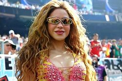 Shakira &aacute;p s&aacute;t kỷ lục