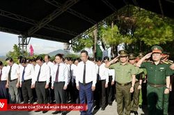 L&atilde;nh đạo th&agrave;nh phố Huế d&acirc;ng hương tưởng niệm c&aacute;c Anh h&ugrave;ng liệt sĩ