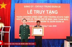 Chủ tịch nước truy tặng Huân chương Dũng cảm cho Thượng sĩ Kpă Thiêp