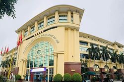 Trường sẽ họp kỷ luật 2 sinh vi&ecirc;n chửi tục, dọa 'ti&ecirc;m thuốc độc' người b&igrave;nh luận