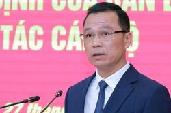 Thiếu tướng T&ocirc; Anh Dũng l&agrave;m Chủ tịch tỉnh Thanh H&oacute;a