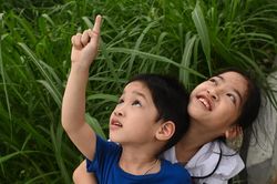 Đề xuất biểu dương vợ chồng sinh đủ 2 con ở 10 địa phương