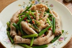 Cách làm chân gà hấp hành đơn giản, thơm nức mũi, ai cũng mê