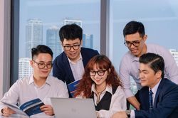Từ 'thợ gõ code' đến nhà kiến tạo giải pháp - cuộc dịch chuyển sống còn