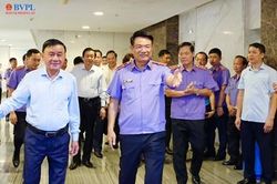 Đồng ch&iacute; Trần Cẩm T&uacute;, Thường trực Ban B&iacute; thư l&agrave;m việc với Ban Thường vụ Đảng ủy VKSND tối cao