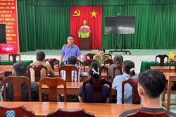 VKSND Khu vực 1 tỉnh Vĩnh Long tuy&ecirc;n truyền ph&aacute;p luật cho người chấp h&agrave;nh &aacute;n