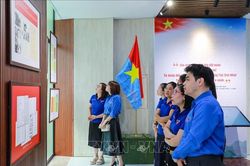 Khi Tổ quốc gọi tên