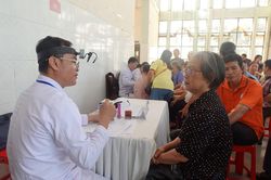 TP Hồ Ch&iacute; Minh: Hơn 1 triệu người d&acirc;n được kh&aacute;m sức khỏe
