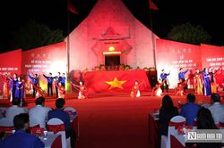 Thi&ecirc;ng li&ecirc;ng Lễ thắp nến tri &acirc;n tại Nghĩa trang Liệt sĩ Việt - L&agrave;o