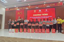 Trao tặng 60 căn nh&agrave; đầy đủ nội thất cho Mẹ Việt Nam anh h&ugrave;ng, thương binh nặng tại Nghệ An