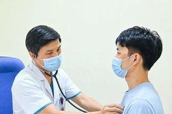 Nam thanh niên vỡ phế nang, khí tràn lên cổ sau 1 tuần ho không dứt