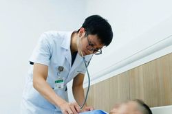 Động mạch vành hẹp 99%, người đàn ông được cứu sống trong 50 phút 'vàng'