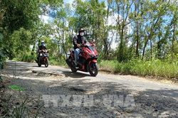 Cận cảnh tuyến đường 'bể nát' nối Đầm Dơi - Tân Tiến