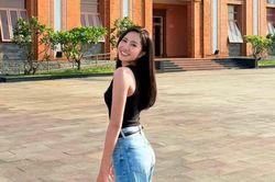 Hoa hậu H&agrave; Tr&uacute;c Linh khoe d&aacute;ng thanh mảnh với phong c&aacute;ch tối giản