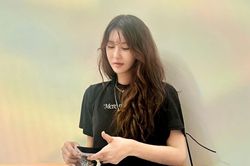 Lee Ji Ah gây chú ý với nhan sắc rạng rỡ ở tuổi 47