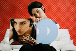 Gracie Abrams lần đầu chạm đỉnh Billboard 200, lập kỷ lục doanh số lớn nhất sự nghiệp