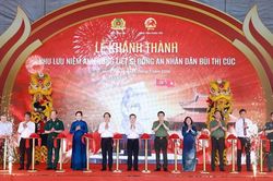 Chủ tịch UBTƯ MTTQ Việt Nam B&ugrave;i Thị Minh Ho&agrave;i dự Lễ kh&aacute;nh th&agrave;nh Khu lưu niệm Anh h&ugrave;ng liệt sĩ C&ocirc;ng an nh&acirc;n d&acirc;n B&ugrave;i Thị C&uacute;c