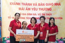 Hiệp hội Nữ doanh nh&acirc;n Việt Nam trao 'M&aacute;i ấm y&ecirc;u thương' v&agrave; tri &acirc;n cựu thanh ni&ecirc;n xung phong