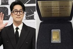 So Ji Sub chi gần 2 tỷ đồng tặng vàng cho 300 thành viên ê-kíp