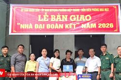 Bàn giao nhà 'Đại đoàn kết' cho các hộ dân có hoàn cảnh khó khăn