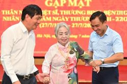 Bộ C&ocirc;ng Thương tri &acirc;n Mẹ Việt Nam Anh h&ugrave;ng v&agrave; c&aacute;c gia đ&igrave;nh ch&iacute;nh s&aacute;ch