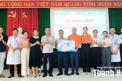 Quỹ Kết nối y&ecirc;u thương - Lan tỏa nh&acirc;n &aacute;i trao tặng thiết bị y tế v&agrave; tri &acirc;n người c&oacute; c&ocirc;ng