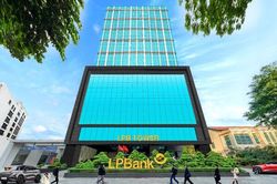 Ông Phạm Nhật Vượng và bà Phạm Thu Hương nắm tổng cộng 9,86% vốn tại LPBank