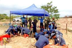 Đội K92 nỗ lực t&igrave;m kiếm, quy tập h&agrave;i cốt liệt sĩ