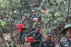 Không quên người nằm xuống