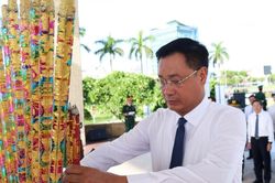 Lãnh đạo thành phố Đà Nẵng dâng hương tưởng niệm các anh hùng liệt sĩ