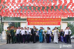 Lãnh đạo thành phố Đồng Nai viếng Nghĩa trang liệt sĩ tại phường Long Bình