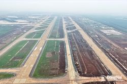 [Ch&ugrave;m ảnh] Cận cảnh đường băng thứ 2 S&acirc;n bay Long Th&agrave;nh chuẩn bị 'về đ&iacute;ch'