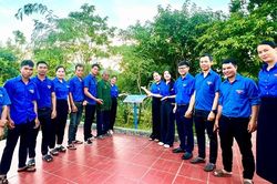 Đo&agrave;n x&atilde; Al B&aacute; ra mắt c&ocirc;ng tr&igrave;nh thanh ni&ecirc;n 'Số h&oacute;a địa chỉ đỏ'