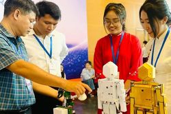 Đưa khoa học lượng tử v&agrave; b&aacute;n dẫn đến gần hơn với c&ocirc;ng ch&uacute;ng