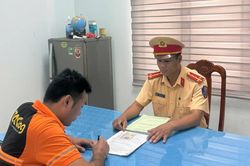 Gia Lai: Tài xế xe tải vượt đường ngang trái quy định còn làm hỏng rào chắn