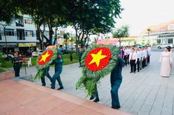 Phường T&acirc;y Nha Trang d&acirc;ng hoa, d&acirc;ng hương tri &acirc;n c&aacute;c anh h&ugrave;ng liệt sĩ tại C&ocirc;ng vi&ecirc;n 23 th&aacute;ng 10