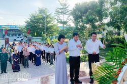 X&atilde; Phước Hậu tổ chức d&acirc;ng hương tri &acirc;n c&aacute;c anh h&ugrave;ng liệt sĩ
