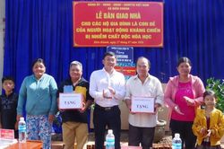 Xã Diên Khánh bàn giao nhà cho 2 gia đình chính sách