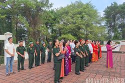 Tháng của nghĩa nặng tình sâu