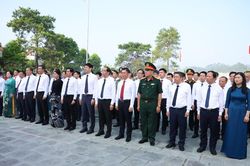 Đoàn đại biểu của tỉnh dâng hương nhân kỷ niệm 79 năm Ngày Thương binh - Liệt sĩ