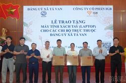 X&atilde; Tả Van tiếp nhận m&aacute;y t&iacute;nh t&agrave;i trợ, k&yacute; kết hợp t&aacute;c th&uacute;c đẩy chuyển đổi số