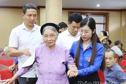 Ngời s&aacute;ng đạo l&yacute; 'Uống nước nhớ nguồn'