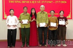 X&atilde; Ch&iacute; Ti&ecirc;n tri &acirc;n c&aacute;c Anh h&ugrave;ng liệt sĩ, chăm lo người c&oacute; c&ocirc;ng với c&aacute;ch mạng