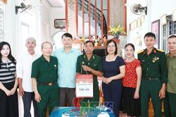 Li&ecirc;n minh Hợp t&aacute;c x&atilde; tỉnh thăm hỏi, tặng qu&agrave; tại c&aacute;c HTX của cựu chiến binh
