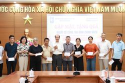 Các đơn vị, doanh nghiệp tặng quà người có công trên địa bàn tỉnh