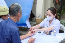 Tăng cường nhân lực, đẩy nhanh tiến độ khám sức khỏe toàn dân