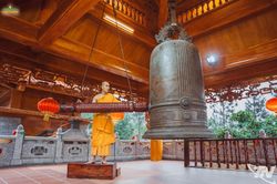 18.000 ng&ocirc;i ch&ugrave;a đồng vọng tri &acirc;n