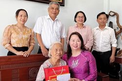 Tháng Bảy bên Mẹ