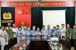Ninh Bình trao 3.900 vé xe buýt miễn phí cho bệnh nhân chạy thận